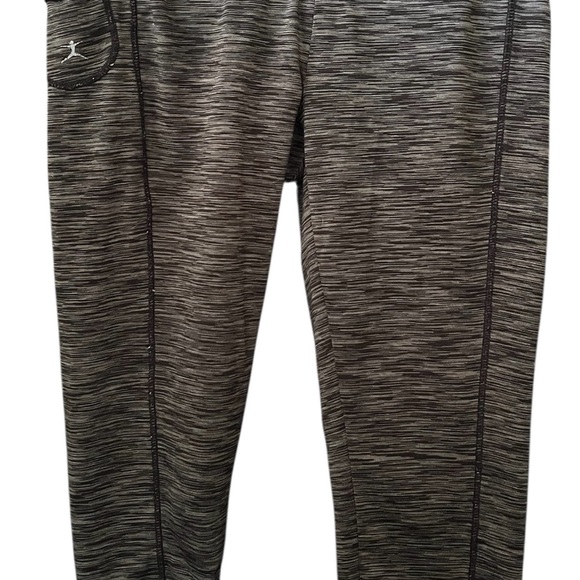 Danskin Grey Striped Cropped Pants Small - Picture 1 of 6